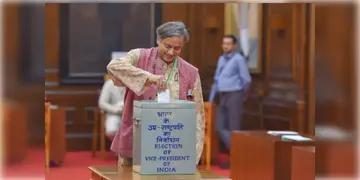 Read more about - Vice President Election | ধনখড়ের পদে বসবেন কে? উপরাষ্ট্রপতি নির্বাচনের দিনক্ষণ ঘোষণা করলো নির্বাচন কমিশন!