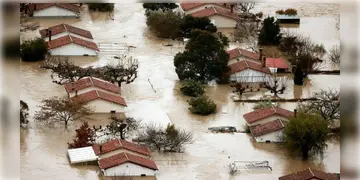 Read more about - Flood | ৮ ঘণ্টায় ৪৯১ মিলিমিটার বৃষ্টি! হড়পা বানে অন্তত ৫১ জনের মৃত্যু! ধ্বংসস্তূপে পরিণত হয়েছে স্পেন