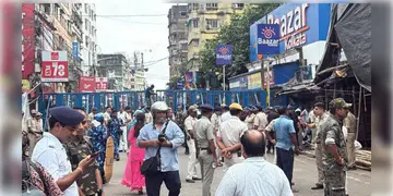 Read more about - Howrah | হাওড়ার একাধিক রাস্তায় লোহার ব্যারিকেড, কন্টেনার! নবান্ন অভিযানের জন্য বিচ্ছিন্ন হতে পারে কলকাতা-হাওড়ার যোগাযোগ!