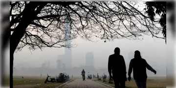 Read more about - West Bengal Weather Report | ক্রমশ বঙ্গে শীতের আগমন! আগামী দুই-তিনদিনের মধ্যে ২-৩ ডিগ্রি কমবে তাপমাত্রার পারদ!