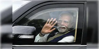 Read more about - PM Narendra Modi | সেনার অনুষ্ঠানে যোগ দিতে শহরে প্রধানমন্ত্রী, গাড়ি থেকে হাত নেড়ে জনসংযোগ নরেন্দ্র মোদির