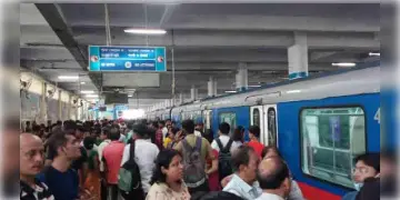 Read more about - Kolkata Metro | সাতসকালে মেট্রো ভোগান্তি অফিসযাত্রীদের, দমদম-শোভাবাজার আপ ও ডাউন লাইনে বন্ধ পরিষেবা