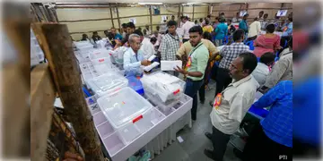 Read more about - Haryana and J&K Election । হরিয়ানা এবং জম্মু কাশ্মীরে হাড্ডাহাড্ডি লড়াই বিজেপি ও কংগ্রেসের, কাশ্মীরে খাতা খুলল বিজেপি