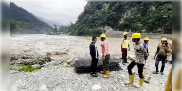 Read more about - Sikkim Heavy Rain | প্রবল বৃষ্টি এবং ভূমিধসে লন্ডভন্ড সিকিম, আটকে প্রায় ১৫০০ পর্যটক