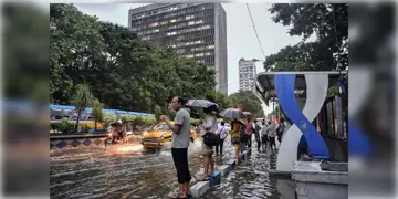 Read more about - Kolkata Rain | ভেঙেছে ৫ বছরের রেকর্ড! স্বাভাবিকের থেকে ৬৪ শতাংশ বেশি বৃষ্টি হয়েছে কলকাতায়!