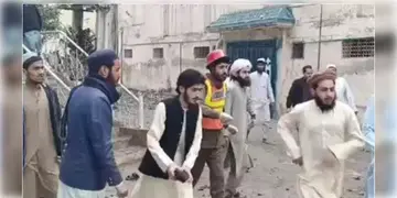 Read more about - Pakistan Bomb Explosion | নমাজ পড়ার সময় মসজিদে বিস্ফোরণ! ৩ জনের মৃত্যু! বাড়তে পারে মৃতের সংখ্যা!