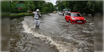 Read more about - Weather Update | রোদ-বৃষ্টির সাঁড়াশি আক্রমণে জেরবার মহানগর, একনজরে কলকাতার আজকের আবহাওয়া আপডেট
