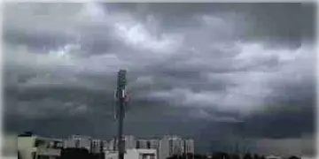 Read more about - ঝোড়ো হাওয়ার দাপট বাড়বে, জানুন আজ বিকালের পর থেকে কোন কোন জেলায় সতর্কতা জারি করা হয়েছে