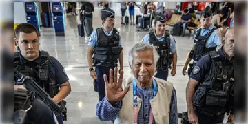 Read more about - Bangladesh Interim Govt |  বাংলাদেশের নয়া অন্তর্বর্তী সরকারের মুখ্য উপদেষ্টা মহম্মদ ইউনুসের তত্ত্বাবধানে থাকবে ২৭ টি মন্ত্রক