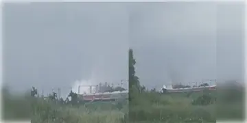 Read more about - Train Accident | ট্রেনের ইঞ্জিনের তলায় ঢুকে গেলো ফাঁকা বাইক! উলুবেড়িয়ায় ব্যহত রেল পরিষেবা