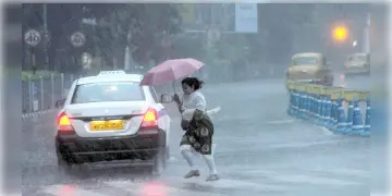 Read more about - Weather | ২৪ ঘন্টায় শহর জুড়ে ভারী বর্ষণ! কমলা সতর্কতা কলকাতায়! দক্ষিণবঙ্গে প্রবেশ করবে অতি গভীর নিম্নচাপ!