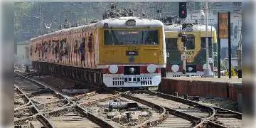 Read more about - ১৬ জুন থেকে চালু হচ্ছে না লোকাল ট্রেন, বিধিনিষেধে কিছু ছাড় দিলেও আরও ১৫ দিন বন্ধ থাকবে পরিষেবা