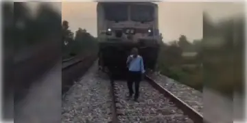 Read more about - Rajdhani Express | ট্রেনে নাশকতার ছক! লোকো পাইলটের সতর্কতায় বড় দুর্ঘটনা থেকে রক্ষা পেলো রাজধানী ও দূরপাল্লার ট্রেন!