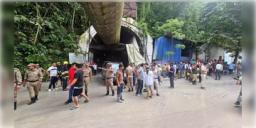 Read more about - Sikkim Tunnel | সিকিমে নির্মাণাধীন সুড়ঙ্গে ধস নেমে অন্তত ৭ শ্রমিকের মৃত্যু! আটকে রয়েছেন বহু, ভূগর্ভস্থ মিথেন গ্যাস লিক করে ব্যাহত উদ্ধারকাজ!