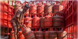 Read more about - LPG Cylinder Price | মাসের শুরুতেই দাম কমলো গ্যাসের, স্বস্তিতে হোটেল, রেস্তোরাঁ, খাবারের দোকানের মালিকরা