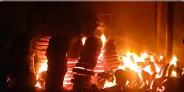 Read more about - Fire Breakout । শহরে ফের অগ্নিকান্ড ! রিষড়ার ওয়েলিংটন জুট মিলে লাগলো আগুন