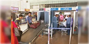 Read more about - High Security in CCU: প্রত্যেক যাত্রীর ব্যাগ তল্লাশি, বিমানবন্দরে 'হাই এলার্ট'!