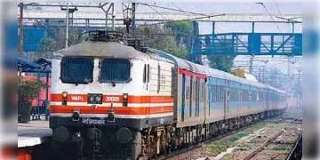 Read more about - ৩১শে ডিসেম্বর থেকে মিনিটে একসঙ্গে বুক করা যাবে ১০,০০০ টিকিট।  ই-টিকেটিং সাইটের ফিচারও বাড়াবে রেল।