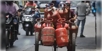 Read more about - LPG Price | লোকসভা ভোটের আগেই বড় ঘোষণা! রান্নার গ্যাসে কমবে ২০০ টাকা! বাড়বে উজ্জ্বলা যোজনার ভর্তুকিও!