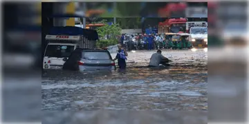Read more about - Delhi Weather । জলমগ্ন দিল্লি! প্রবল বৃষ্টিতে বাড়ি ভেঙে মৃত্যু হয়েছে কমপক্ষে ১০ জনের