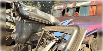 Read more about - Mahakumbh Accident | ফের মহাকুম্ভের যাওয়ার পথে দুর্ঘটনা! দুমড়ে মুচড়ে গেলো পুণ্যার্থী বোঝাই গাড়ি! মৃত কমপক্ষে ১০!