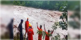 Read more about - Himachal Pradesh | বর্ষায় বানভাসি হিমাচল প্রদেশ, হড়পা বানে ভেসে গেলো ২০জন, মৃত ২