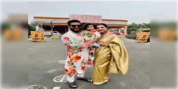 Read more about - দুর্গাপুজোয় চাঁদের হাট আরবানা আবাসনে, ছেলে ইউভানকে নিয়ে মণ্ডপে হাজির রাজ-শুভশ্রী