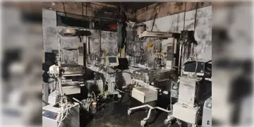Read more about - Jhansi Hospital | হাসপাতালে অগ্নিকাণ্ডে মৃত্যু ১০ শিশুর! ঝাঁসির হাসপাতালে শিশু বিভাগে নার্সের গাফিলতিতে আগুন?
