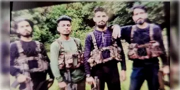 Read more about - Pahalgam Attack | ২ জন পাকিস্তানি-২ জন কাশ্মীরি! প্রকাশ্যে পহেলগাঁওতে জঙ্গি হামলার সঙ্গে যুক্ত চার জঙ্গির ছবি!