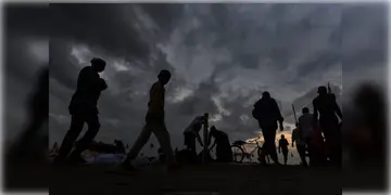 Read more about - Weather Update | কালো মেঘে ছেয়েছে কলকাতার আকাশ, একনজরে মহানগরীর সম্পূর্ণ আবহাওয়া আপডেট