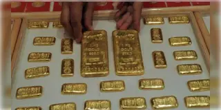 Read more about - Smuggling in Bangladesh Border |  ভারত বাংলাদেশ সীমান্ত থেকে উদ্ধার প্রায় ২ কোটি টাকার সোনার বিস্কুট! স্কুটি-সহ আটক ১