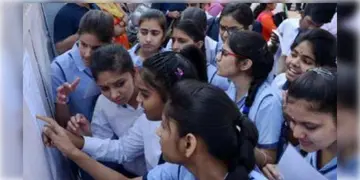 Read more about - Madhyamik 2025 | বেলা গড়ালেই মাধ্যমিক, সমস্যায় পড়লে ফোন করবেন কাকে? জেনে নিন হেল্পলাইন নম্বরগুলো