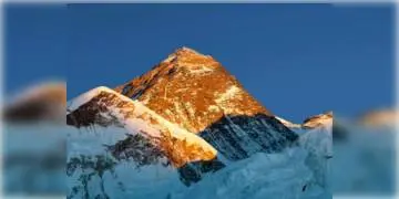 Read more about - পৃথিবীর সর্বোচ্চ শৃঙ্গ মাউন্ট এভারেস্টেও এবার হানা দিল করোনা ভাইরাস, আক্রান্ত হলেন এক পর্বতারোহী
