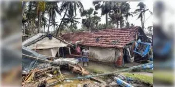 Read more about - রাজ্য সরকারের তৎপরতায় ঘূর্ণিঝড় 'যশ'-এ ক্ষতিগ্রস্তদের ব্যাঙ্ক অ্যাকাউন্টে পৌঁছল ২৩ কোটি