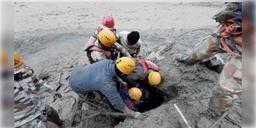 Read more about - দ্বিতীয় সুড়ঙ্গে আটকে থাকা শ্রমিকদের নিয়ে বাড়ছে আশঙ্কা, চিৎকার করেও সাড়া মিলছে না তাঁদের