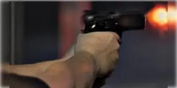 Read more about - Murshidabad । বহরমপুরে তৃণমূল সভাপতির গাড়ি লক্ষ্য করে চললো গুলি, দ্রুত গাড়ি চালিয়ে প্রাণে বাঁচলেন তিনি