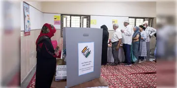 Read more about - Election Commission | নির্বাচন চলাকালীন রিয়েল টাইম ভোটদানের হার প্রকাশ, ভুয়ো ভোট রুখতে বড় সিদ্ধান্ত নির্বাচন কমিশনের!