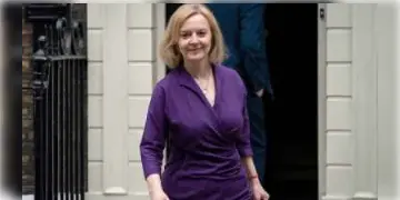 Read more about - মাত্র ৪৫ দিনের ব্যবধানে লিজ ট্রাস ব্রিটেনের প্রধানমন্ত্রী পদ থেকে ইস্তফা দিলেন