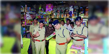 Read more about - Kolkata Police | কালীপুজোর রাতে গ্রেফতার ২৯২! বাজেয়াপ্ত করা হলো  ৫১৯.৭ কেজি নিষিদ্ধ বাজি