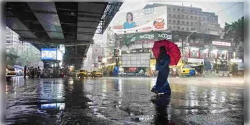 Read more about - Weather Update | কালবৈশাখী এবং ভ্যাপসা গরম! ডাবল হেডারে জেরবার কলকাতা, কেমন থাকবে মহানগরীর আজকের তাপমাত্রা?