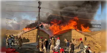 Read more about - Fire at Mahakumbh Mela | মহাকুম্ভ মেলায় আগুন! জ্বলে গিয়েছে সন্ন্যাসীদের টেন্ট!