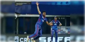 Read more about - পরিবারের সদস্যরা করোনায় আক্রান্ত, এই পরিস্থিতিতে আইপিএল থেকে সরে দাঁড়ালেন অশ্বিন