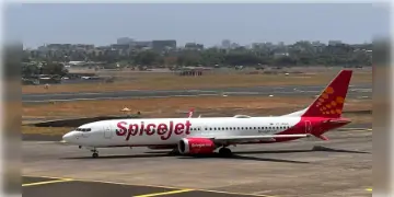 Read more about - Spicejet Flight | উড়তে গিয়েই খুলে গেল স্পাইসজেটের বিমানের চাকা! মুম্বই বিমানবন্দরে অল্পের জন্যে রক্ষা পেলো যাত্রীরা