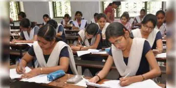 Read more about - ফের প্রতীক্ষায় রাজ্যের পড়ুয়ারা!  মাধ্যমিক ও উচ্চ-মাধ্যমিক পরীক্ষা-মূল্যায়ন  হবে কিভাবে?