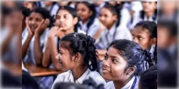 Read more about - মাঝ পথে গায়েব বৃত্তির  টাকা, বঞ্চিত হচ্ছে বিশেষ পড়ুয়ারা, তদন্তের নির্দেশ দিল হাইকোর্ট