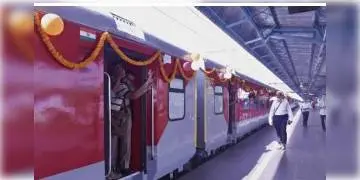 Read more about - চালু হয়ে গেল উৎসব স্পেশাল ট্রেন, পুজো স্পেশাল চলবে পূর্ব রেলেও