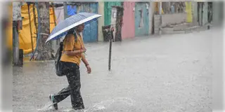 Read more about - Weather Update | ছিটেফোঁটা বৃষ্টির আশঙ্কা মহানগরীতে, একনজরে কলকাতার আজকের আবহাওয়া