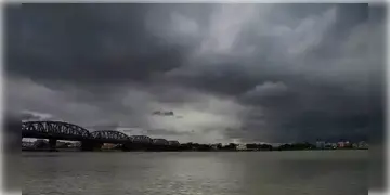 Read more about - Weather | দক্ষিণবঙ্গে কমবে বৃষ্টিপাত! হালকা থেকে মাঝারি বৃষ্টি হলেও থাকবে অস্বস্তি! উত্তরবঙ্গে  সতর্কতা!