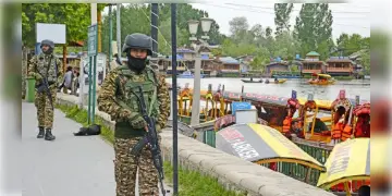 Read more about - Kashmir | জঙ্গি হামলার আশঙ্কা রয়েছে কাশ্মীরের বেশ কয়েক জায়গায়! বন্ধ করে দেওয়া হলো ৪৮টি পর্যটনকেন্দ্র!