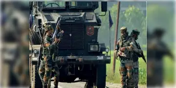 Read more about - Kathua । জম্মু ও কাশ্মীরের কাঠুয়ায় সেনার কনভয়ে জঙ্গি হামলার ঘটনায় শহীদ ৫ সেনা জওয়ান!